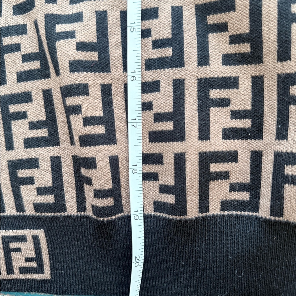 fendi logo sweater S